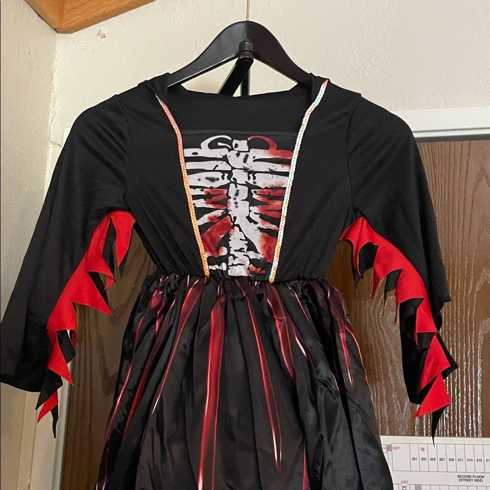 Black And Red Hooded Halloween Dress Costume. NWOT. Size S.